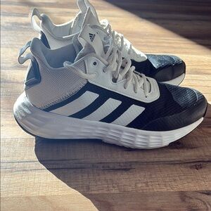 Adidas Own The Game 2.0 size 4 girls basketball shoes
